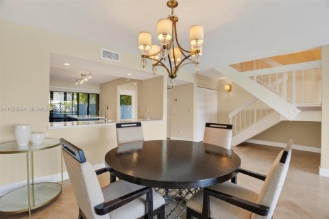 Townhouse in Miami, Florida 3 bedrooms, 178.65 sq.m. № 1996066 - photo 17