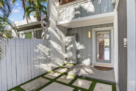 Townhouse in Miami, Florida 3 bedrooms, 178.65 sq.m. № 1996066 - photo 4