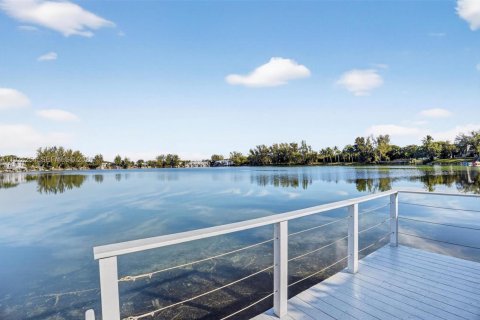 Townhouse in Miami, Florida 3 bedrooms, 178.65 sq.m. № 1996066 - photo 12