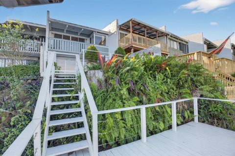 Townhouse in Miami, Florida 3 bedrooms, 178.65 sq.m. № 1996066 - photo 15