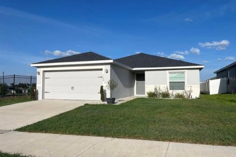 House in Haines City, Florida 4 bedrooms, 143.72 sq.m. № 2379426 - photo 2