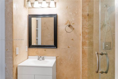 Condo in Cutler Bay, Florida, 1 bedroom  № 2013446 - photo 5