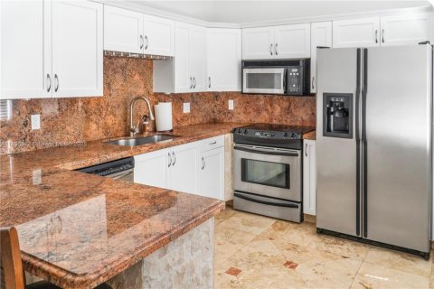 Condo in Cutler Bay, Florida, 1 bedroom  № 2013446 - photo 6