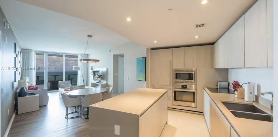 Condominio en Hollywood, Florida, 2 dormitorios  № 1968291