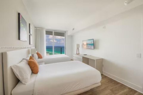 Condominio en venta en Hollywood, Florida, 2 dormitorios, 109.53 m2 № 1968291 - foto 14