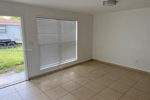 Immobilier commercial à vendre à Miami Gardens, Floride: 164.99 m2 № 2081093 - photo 14