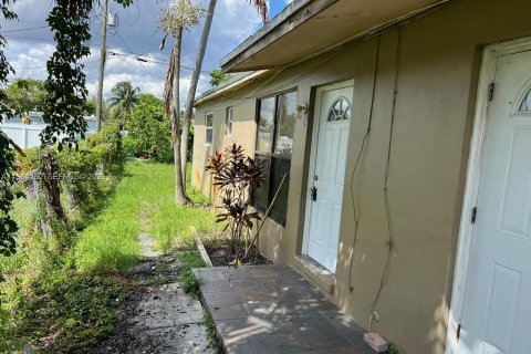 Immobilier commercial à vendre à Miami Gardens, Floride: 164.99 m2 № 2081093 - photo 2