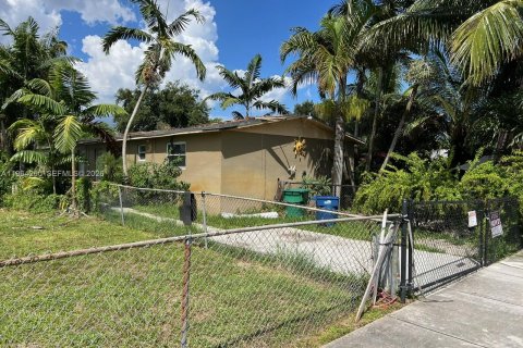 Immobilier commercial à Miami Gardens, Floride 164.99 m2 № 2081093