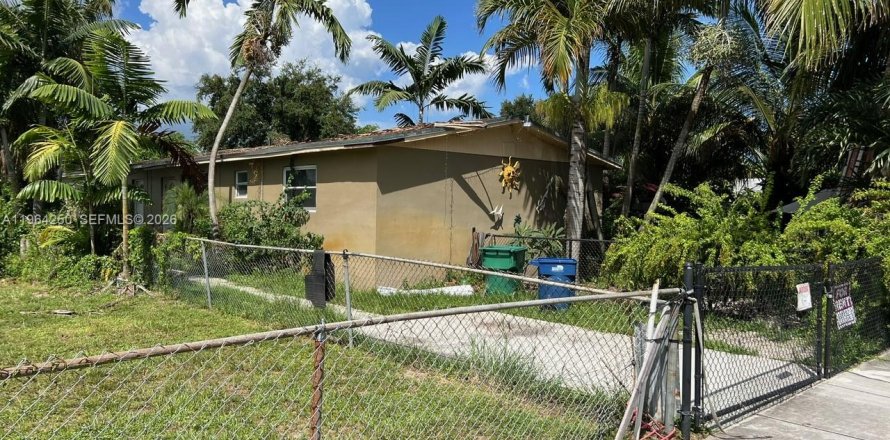Immobilier commercial à Miami Gardens, Floride 164.99 m2 № 2081093