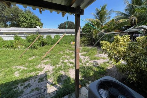 Immobilier commercial à vendre à Miami Gardens, Floride: 164.99 m2 № 2081093 - photo 10