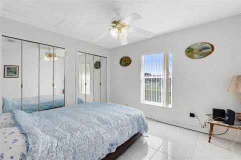Villa ou maison à vendre à Kissimmee, Floride: 3 chambres, 184.6 m2 № 1372963 - photo 16