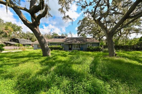 House in Dade City, Florida 3 bedrooms, 167.5 sq.m. № 1916989 - photo 1
