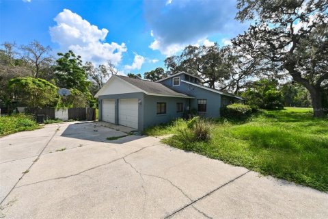 House in Dade City, Florida 3 bedrooms, 167.5 sq.m. № 1916989 - photo 4