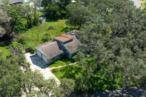 House in Dade City, Florida 3 bedrooms, 167.5 sq.m. № 1916989 - photo 22