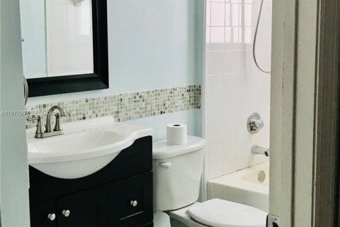 Condo in Miramar, Florida, 1 bedroom  № 2041999 - photo 6