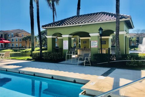 Condo in Miramar, Florida, 1 bedroom  № 2041999 - photo 14