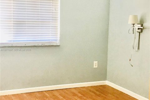 Condo in Miramar, Florida, 1 bedroom  № 2041999 - photo 8