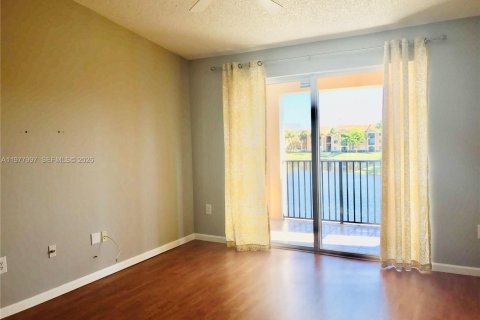 Condo in Miramar, Florida, 1 bedroom  № 2041999 - photo 2