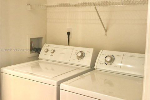 Condo in Miramar, Florida, 1 bedroom  № 2041999 - photo 7