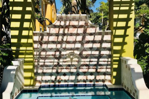 Condo in Miramar, Florida, 1 bedroom  № 2041999 - photo 13