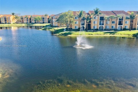 Condo in Miramar, Florida, 1 bedroom  № 2041999 - photo 10