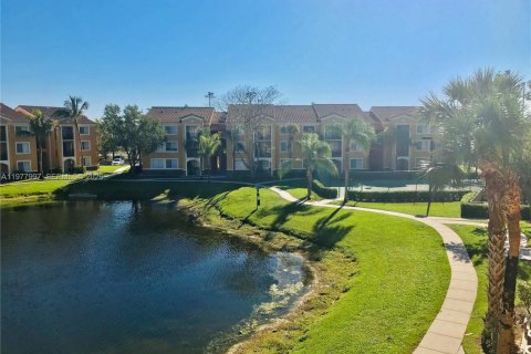 Condo in Miramar, Florida, 1 bedroom  № 2041999 - photo 11