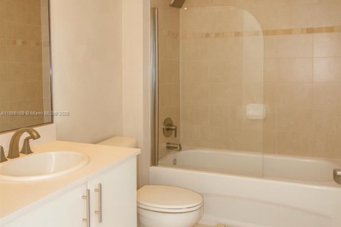 Купить кондоминиум в Майами, Флорида 2 спальни, 94.95м2, № 1962778 - фото 11