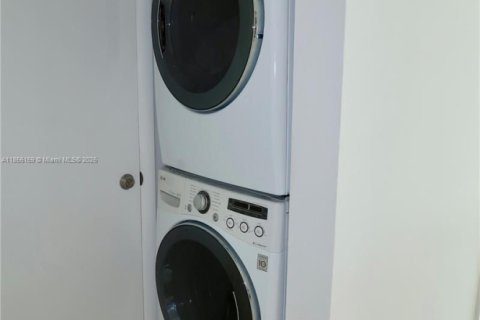 Купить кондоминиум в Майами, Флорида 2 спальни, 94.95м2, № 1962778 - фото 22