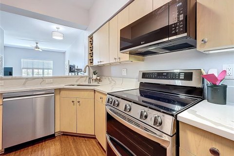 Condo in Saint Petersburg, Florida, 1 bedroom  № 1801924 - photo 16