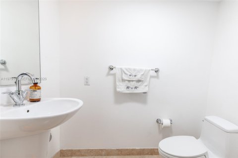 Снять в аренду кондоминиум в Майами, Флорида 1 спальня, 98.1м2, № 2047130 - фото 17