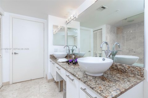 Снять в аренду кондоминиум в Майами, Флорида 1 спальня, 98.1м2, № 2047130 - фото 14