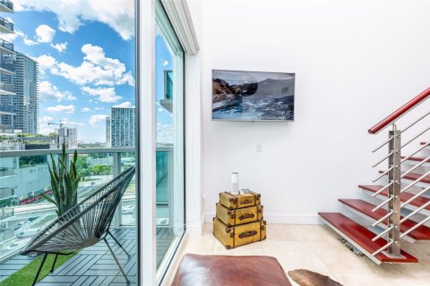 Кондоминиум с 1 спальней в Майами, Флорида № 2047130