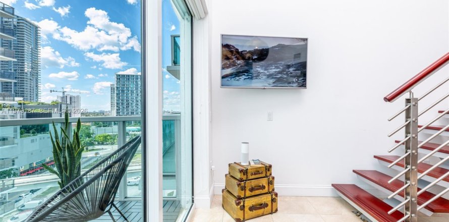 Кондоминиум с 1 спальней в Майами, Флорида № 2047130