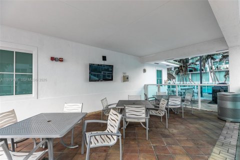 Снять в аренду кондоминиум в Майами, Флорида 1 спальня, 98.1м2, № 2047130 - фото 27