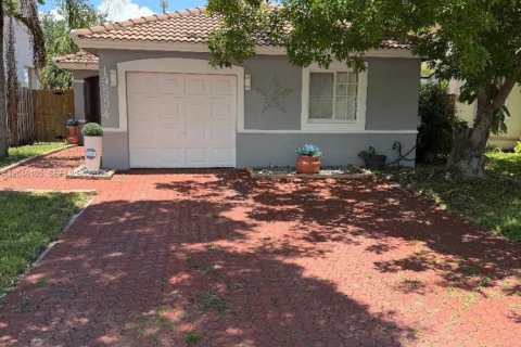 Casa en Hialeah, Florida 3 dormitorios, 126.16 m2 № 2263894