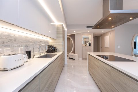 Купить кондоминиум в Санни-Айлс-Бич, Флорида 3 спальни, 175.77м2, № 2039465 - фото 10