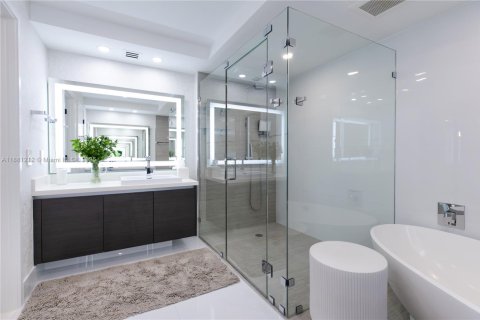 Купить кондоминиум в Санни-Айлс-Бич, Флорида 3 спальни, 175.77м2, № 2039465 - фото 17