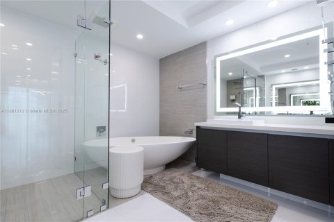 Купить кондоминиум в Санни-Айлс-Бич, Флорида 3 спальни, 175.77м2, № 2039465 - фото 18