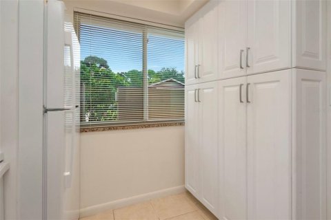 Condo in Clearwater, Florida, 2 bedrooms № 2371758 - photo 11