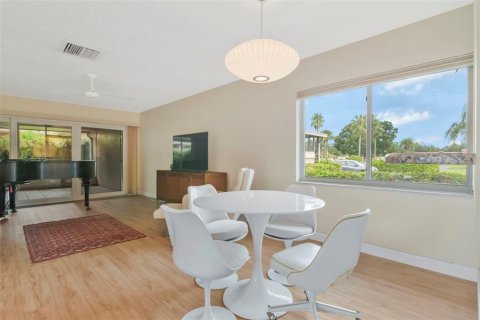 Condo in Clearwater, Florida, 2 bedrooms № 2371758 - photo 12