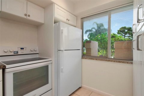 Condo in Clearwater, Florida, 2 bedrooms № 2371758 - photo 10