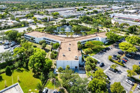 Commercial property in Pompano Beach, Florida № 2260304 - photo 21