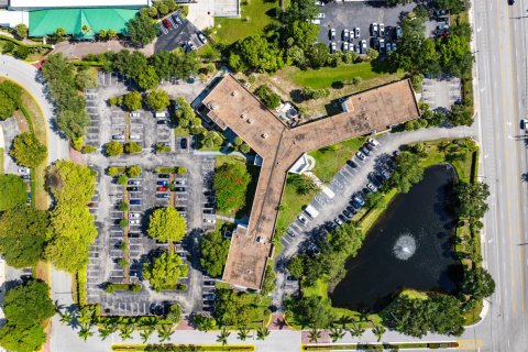Commercial property in Pompano Beach, Florida № 2260304 - photo 19
