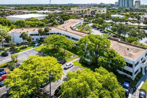 Commercial property in Pompano Beach, Florida № 2260304 - photo 23