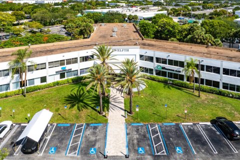 Commercial property in Pompano Beach, Florida № 2260304 - photo 18