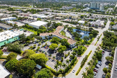 Commercial property in Pompano Beach, Florida № 2260304 - photo 2