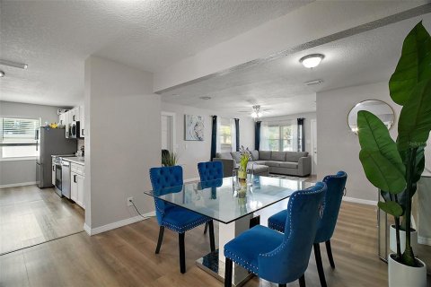 House in Mount Dora, Florida 4 bedrooms, 175.77 sq.m. № 1749302 - photo 7