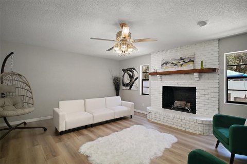 House in Mount Dora, Florida 4 bedrooms, 175.77 sq.m. № 1749302 - photo 9