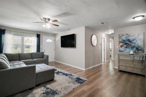 House in Mount Dora, Florida 4 bedrooms, 175.77 sq.m. № 1749302 - photo 5