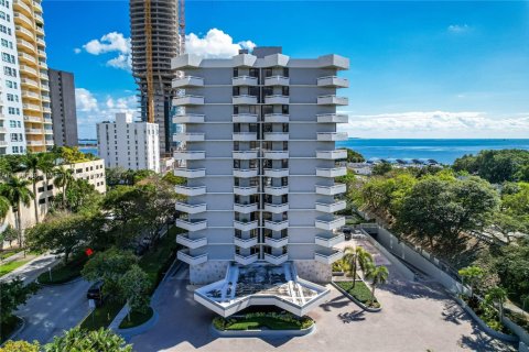 Condo in Miami, Florida, 2 bedrooms  № 1714214 - photo 2